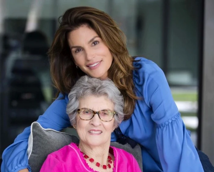 Cindy Crawford alături de bunica ei, Ramona, în timpul ultimei lor călătorii în Europafoto: Instagram