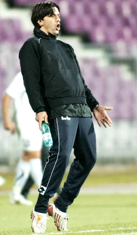 
    Cosmin Contra  