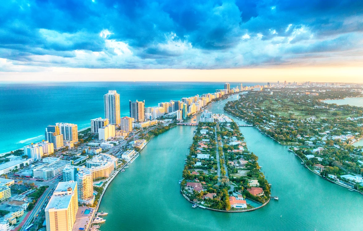 Angajați ai primăriilor pleacă la Miami să studieze combaterea sărăciei FOTO: Shutterstock