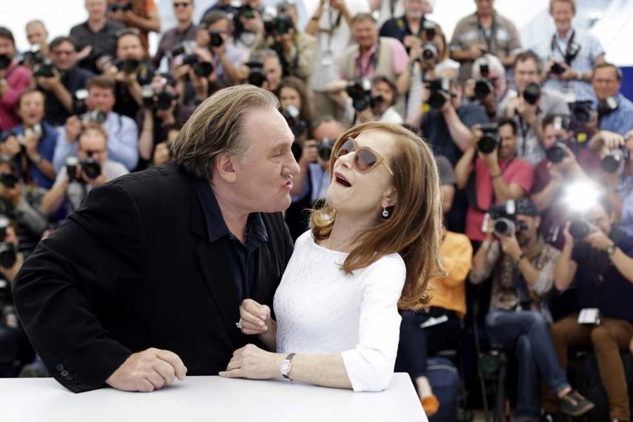 Actorul Gérard Depardieu a fost reţinut de poliţie pentru a fi interogat în două dosare de agresiune sexuală
