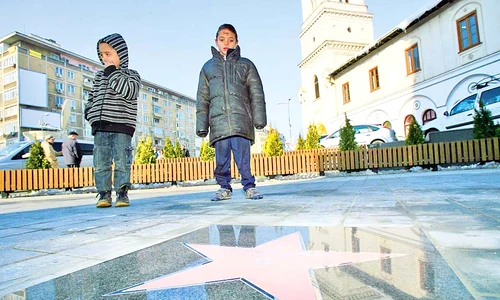 Aleea celebri  tăţilor se află  în spatele  magazinului  Cocor jpeg
