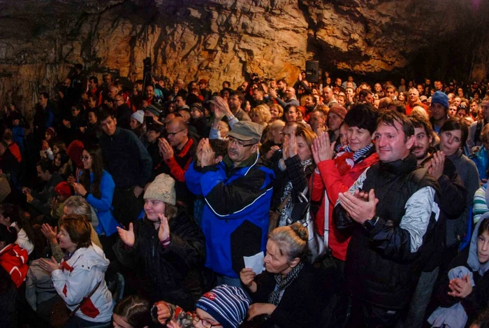 Concert în Peştera Româneşti