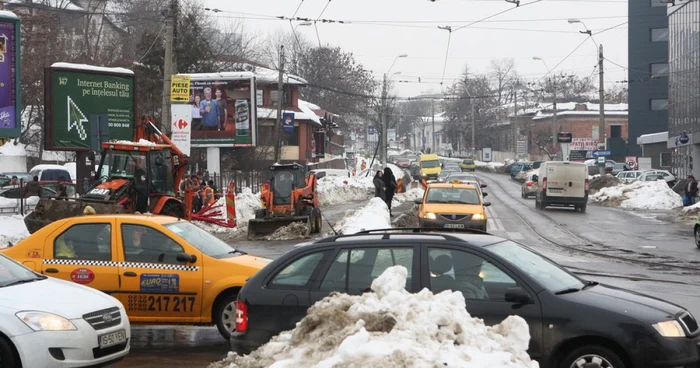 Trafic aglomerat din cauza nămeţilor 