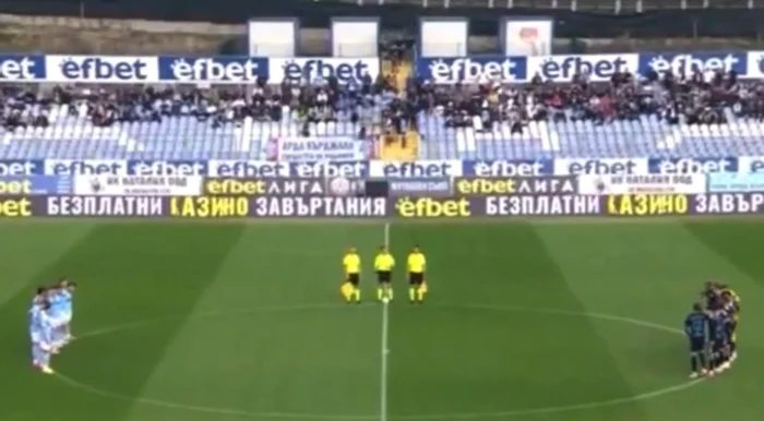 Fotbaliștii au ținut un moment de reculegere FOTO: X