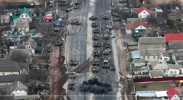 Imaginile cu coloane de tancuri ruseşti atacate de dronele ucrainiene au ajuns la ordinea zilei în acest război. FOTO Profimedia