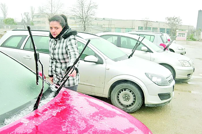 Înlocuieşte, la nevoie, ştergătoarele