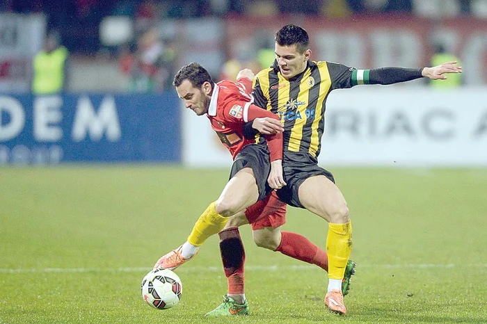 
    Bărboianu a fost  fluierat tot meciul,  deşi nu a jucat rău  cu Ceahlăul  