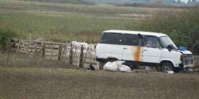 Dubiţa Ford a fost transformată în locuinţă pentru cioban