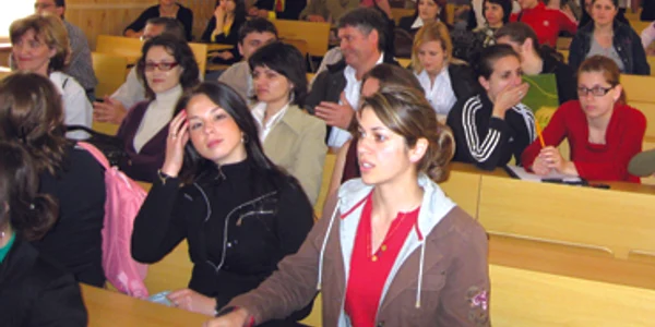 Bacău: Universităţile din Bacău,  taxate de către Bucureşti