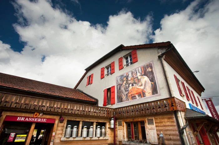 Hotelul Arbez se află în orășelul La Cure