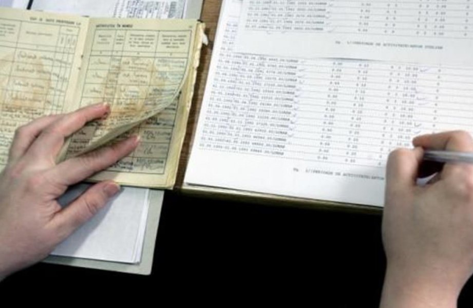 Cum se calculează vechimea în muncă și cum se compensează perioadele de necontributivitate asimilate