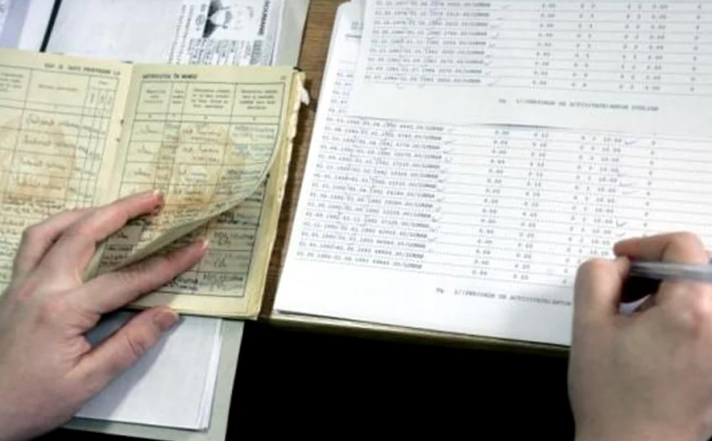 Firmele care păstrează documentele necesare pensionarilor, în vizorul Concurenței FOTO: ARHIVA