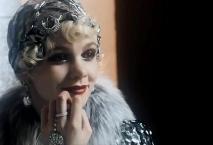 Actriţa Carey Mulligan în rolul lui Daisy din romanul "Marele Gatsby" FOTO guyism.com