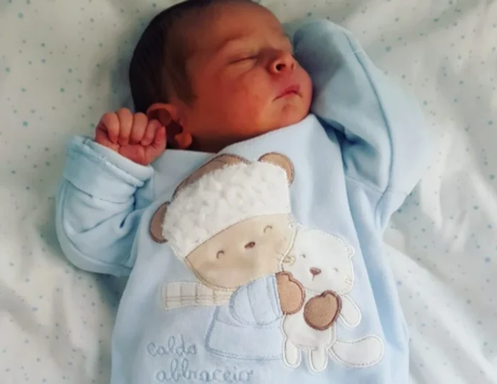 
    Mircea, alături de iubita lui și de cățelușul familieiFoto: Arhivă personală  