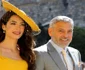 Amal Clooney a ieşit în evidenţă cu o pălărie galbenă  jpeg