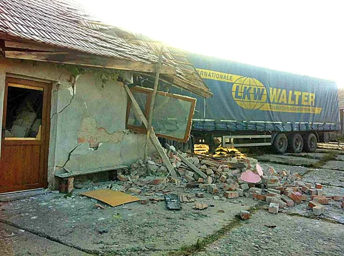 Tirul a distrus locuința aproape în totalitateFoto: turnulsfatului.ro