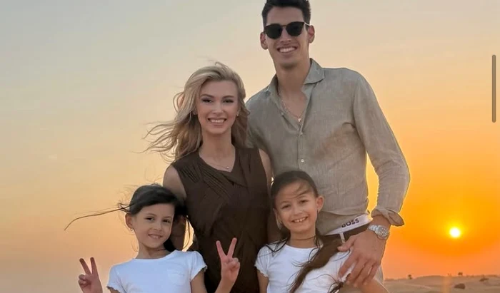 Andreea Bălan, alături de fiicele ei și iubitul, Victor Cornea foto: Instagram