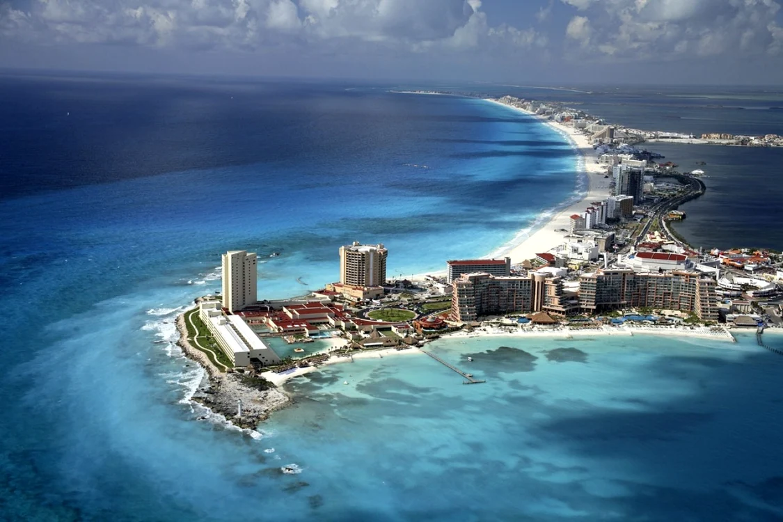 Numai în Cancun, peste 100 de bancomate au fost controlate de o grupare infracţională                       FOTO: Wikipedia