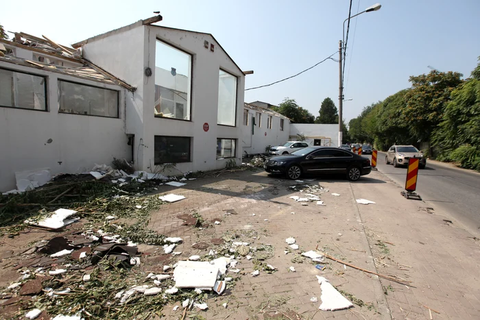 Și în conacul boieresc s-a intrat cu buldozerele