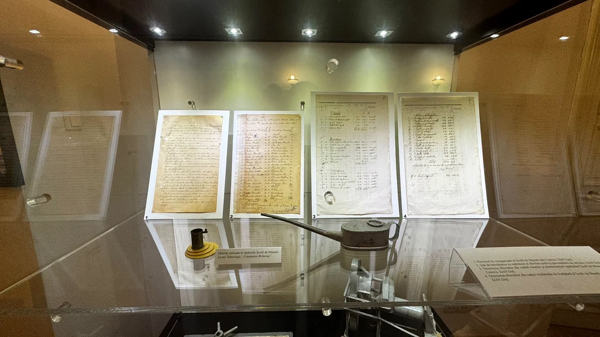 Expoziția „Pe urmele lui Brâncuși! Minte – mâini – materie și mult curaj!”