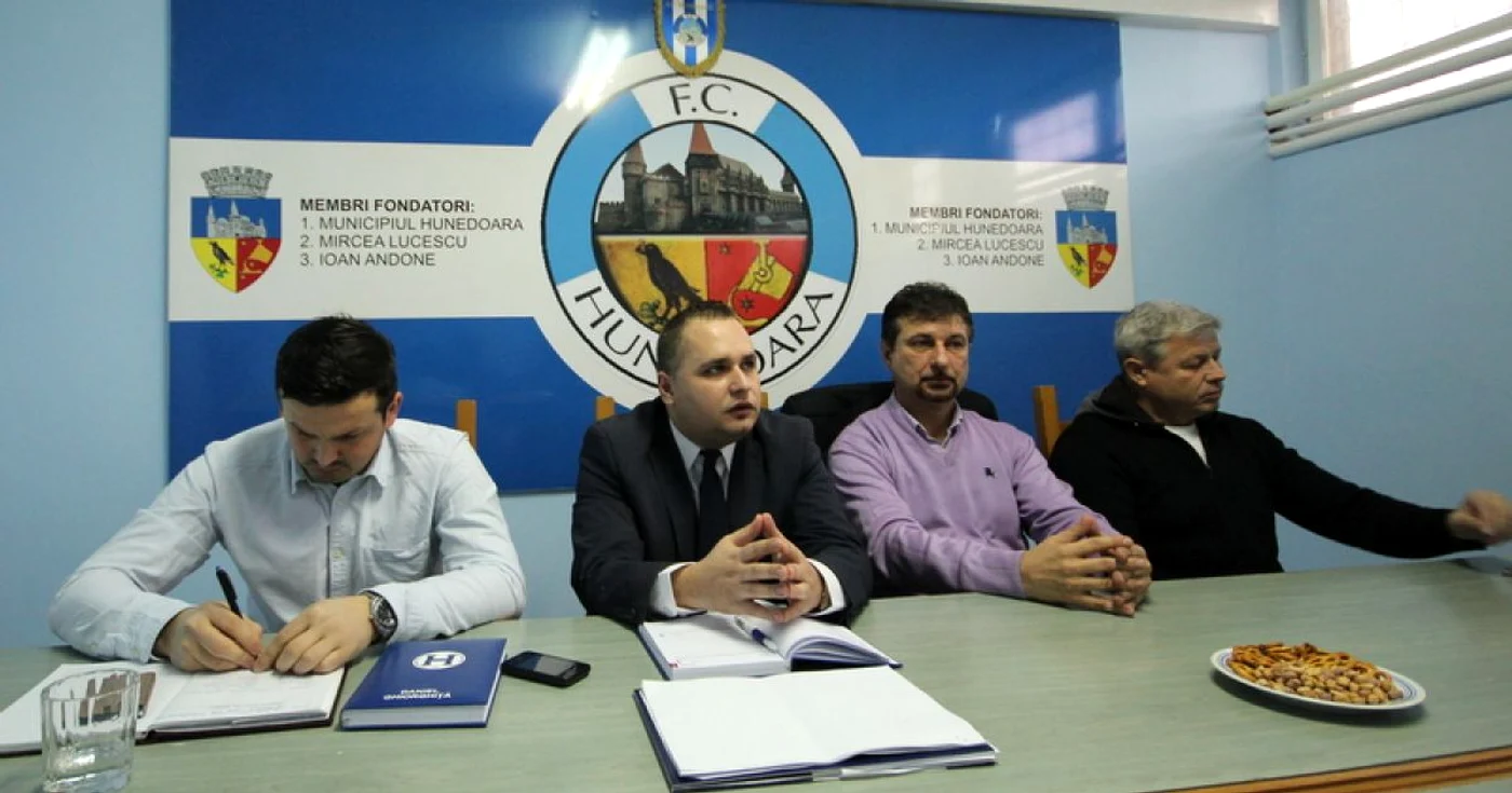 Clubul FC Hunedoara a fost somat să plătească o factură uriaşă. FOTO: Daniel Guţă. ADEVĂRUL.