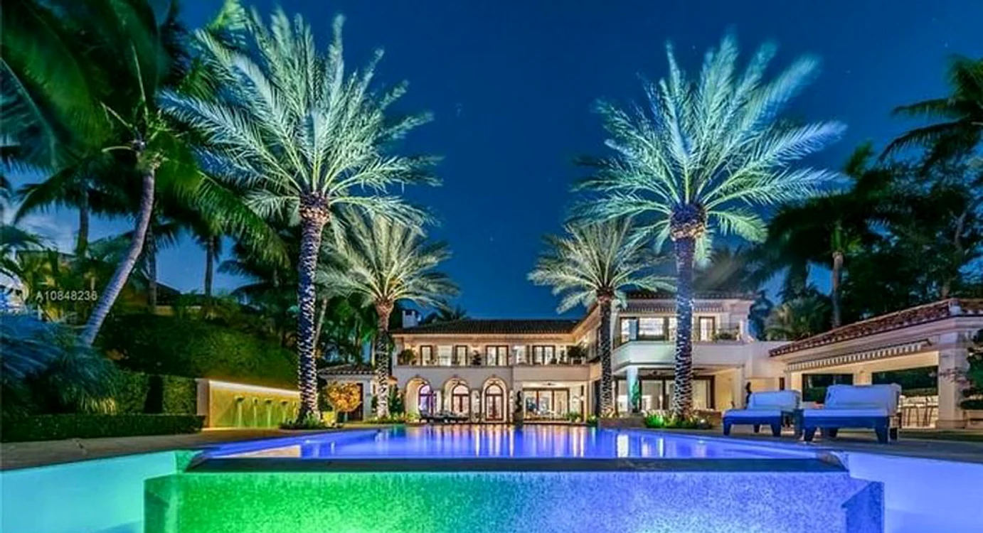 Palatul din Miami vine ca pachet cu un teren de 35 de hectare