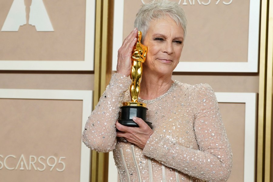 Jamie Lee Curtis, despre cea mai mare greșeală a vieții sale: „Acum aș fi fost moartă, am împărțit drogurile cu tata”