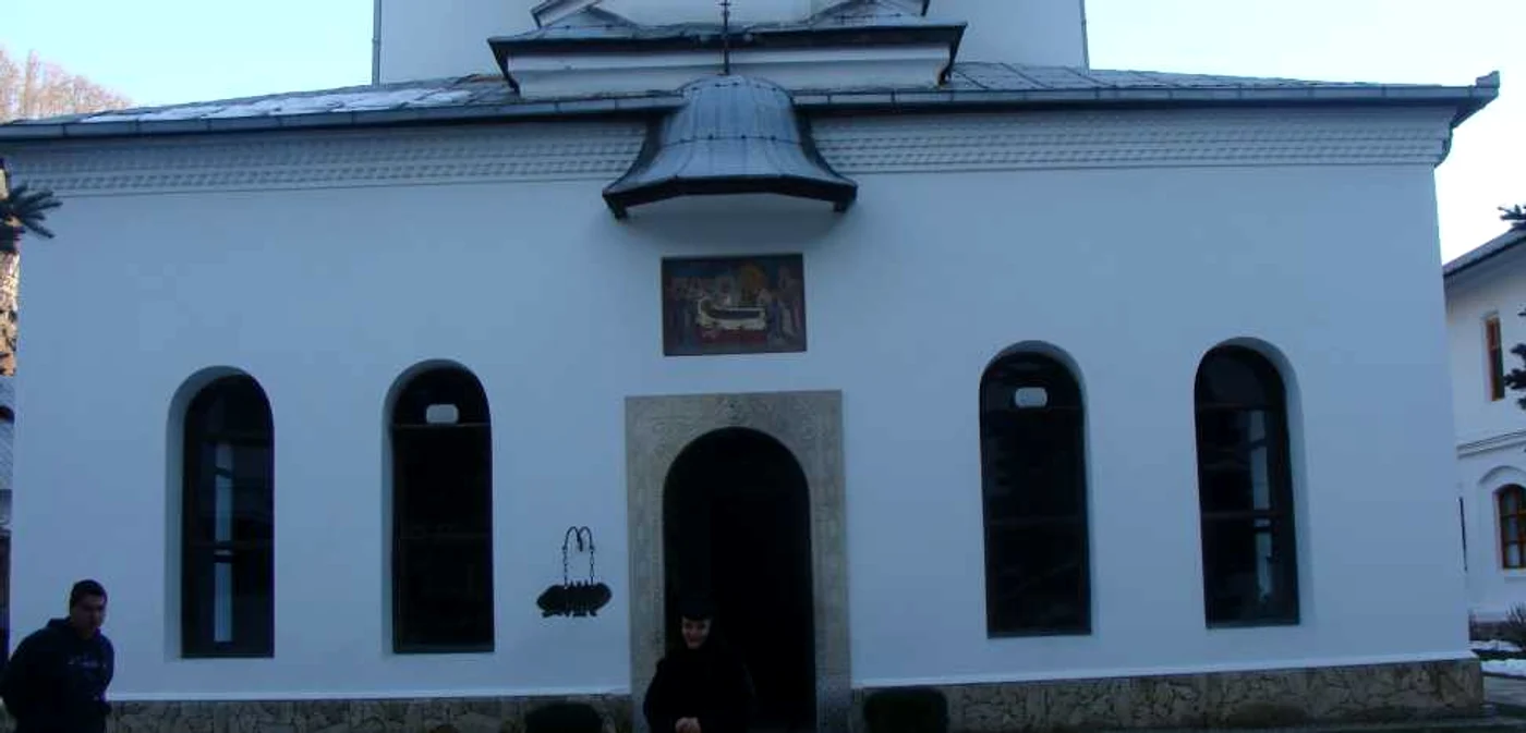La Mănăstirea Tismana, intrarea în noul an va fi marcată printr-o slujbă