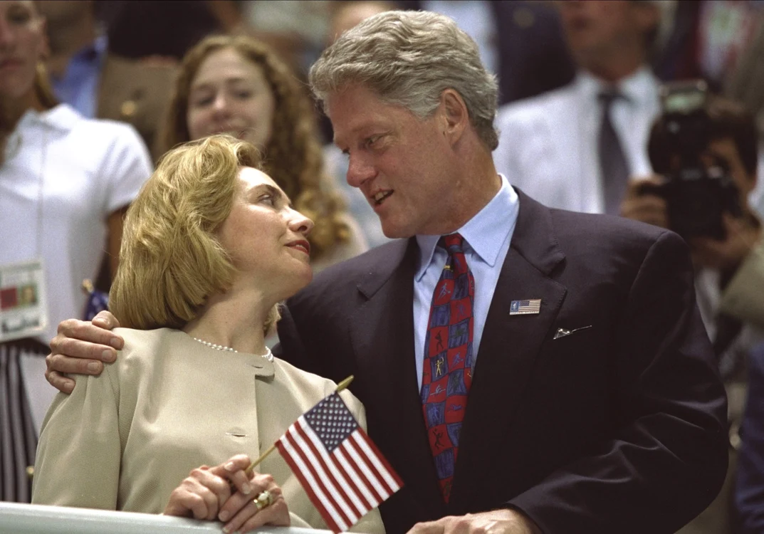 Hillary și Bill Clinton, alături de fiica lor, Chelseafoto: Getty Images