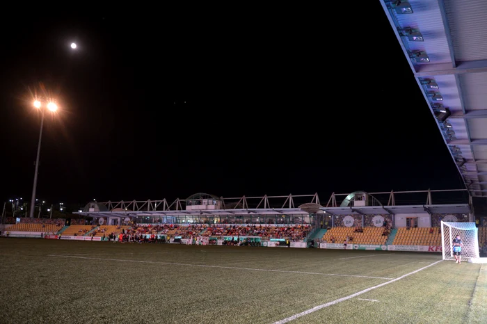 Nocturna stadionului din Chiajna s-a oprit pentru circa 10 minuteFoto: Sport Pictures