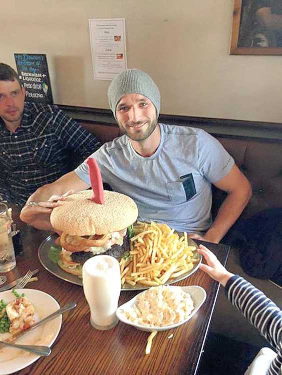 “Monstrul” conţine 10.000 de calorii