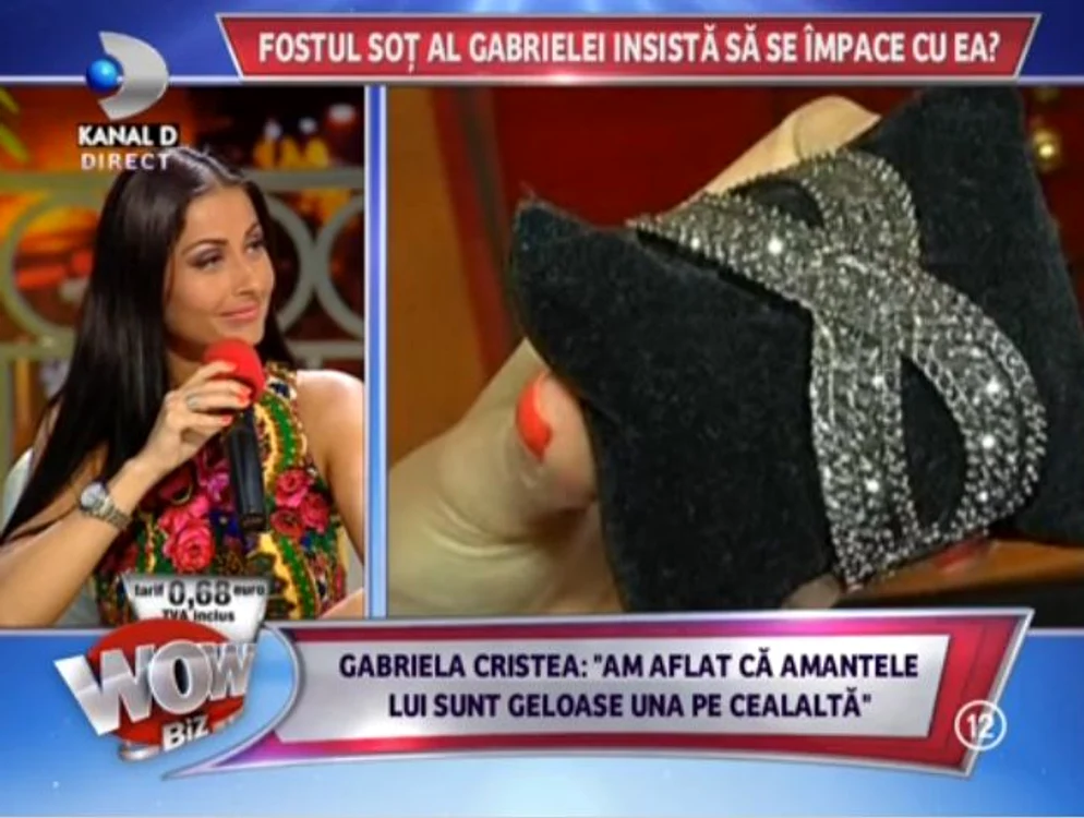 Gabriela s-a uitat lung la brăţara pe care o considera pierdută şi nu i-a venit să creadă că Marcel a dăruit-o altei femei (Captură: Kanal D)