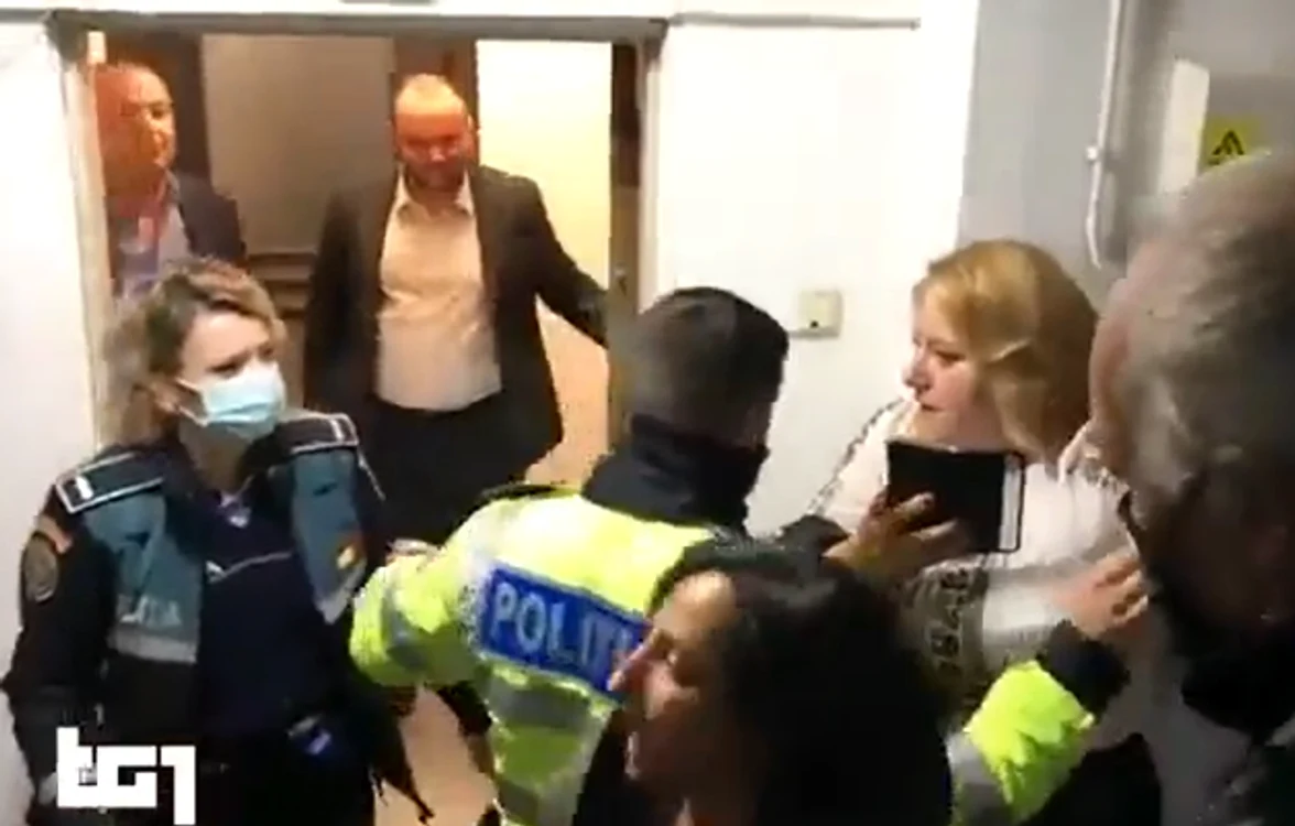 Jurnaliștii italieni au filmat scandalul cu senatoarea Diana Șoșoacă. Foto: captură video