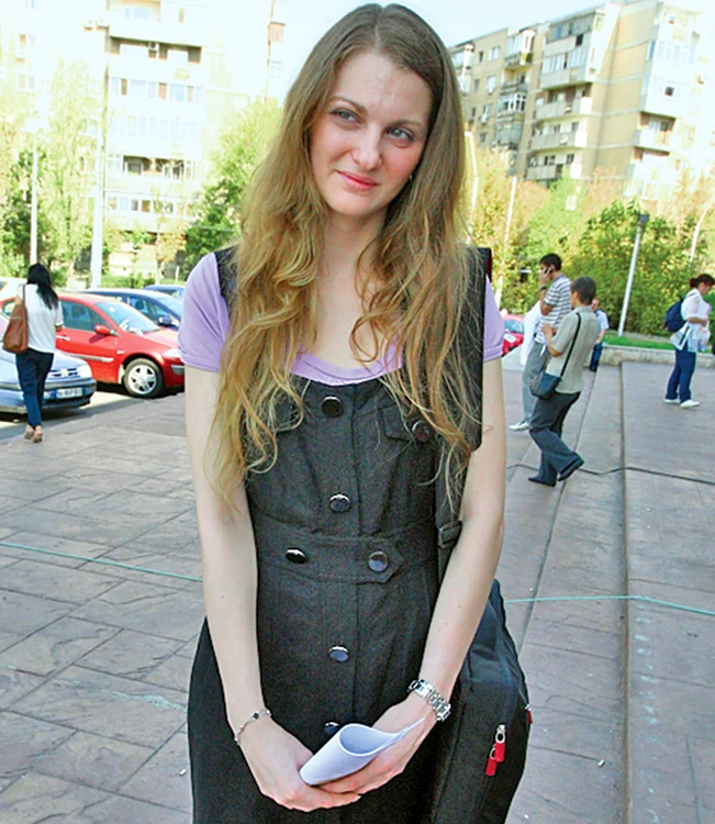Dana (22 de ani) speră să ajungă să muncească în Uniunea Europeană în folosul României (Fotografii: Sever Gheorghe)