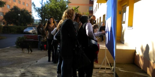 Studenţii s-au căutat pe listele afişate la cămine