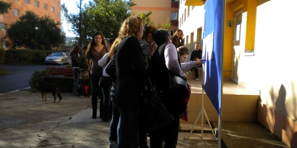 Studenţii s-au căutat pe listele afişate la cămine