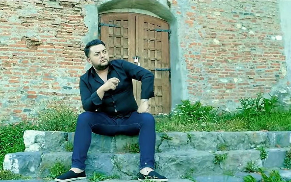 Manelistul Puișor de la Mediaș a mituit polițiști ca să nu rămână fără permis. Băuse și a fugit de echipajul de la Rutieră