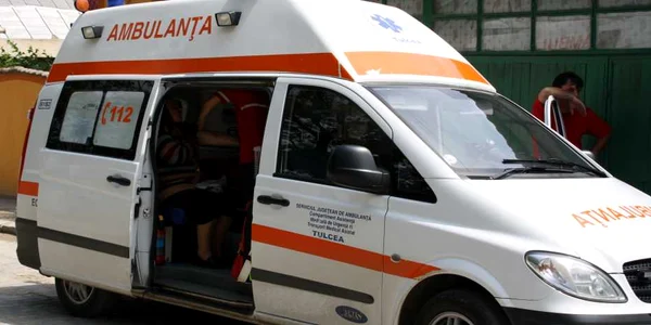 Ambulanţa a ajuns la faţa locului