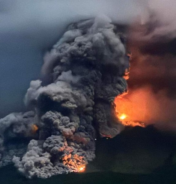 Vulcanul Shiveluch din Rusia a erupt după un cutremur. Erupția a declanșat o avertizare de „cod roșu” pentru aeronave