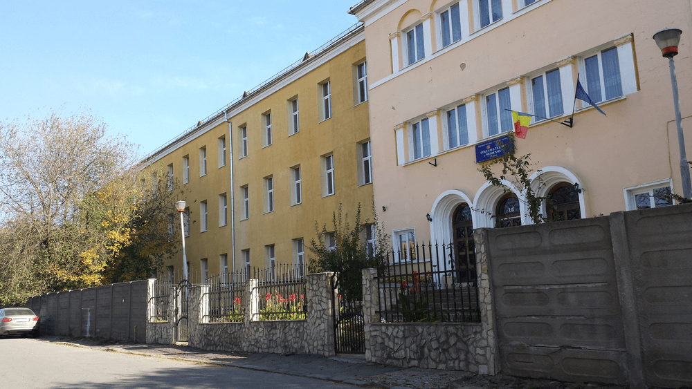 Incident la un colegiu din Mediaș, între directoare și o elevă „N-am agresat-o, n-am fost agresată” VIDEO