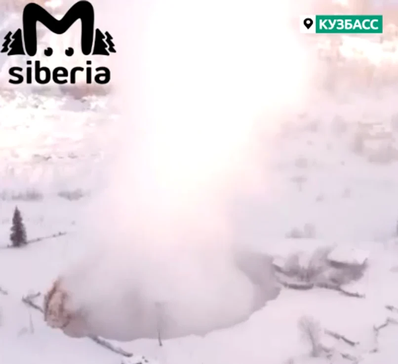 Craterul imens s-a format într-o grădină Foto: Captură video Telegram