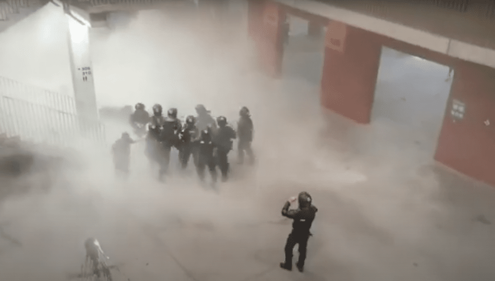 VIDEO Violențe la derby-ul Dinamo-CSA Steaua. Ultrașii steliști s-au bătut cu jandarmii