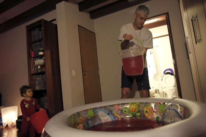 Manuela Mitre a născut asistată de soţ şi de fiica ei, împreună cu moaşele (Foto: Reuters)