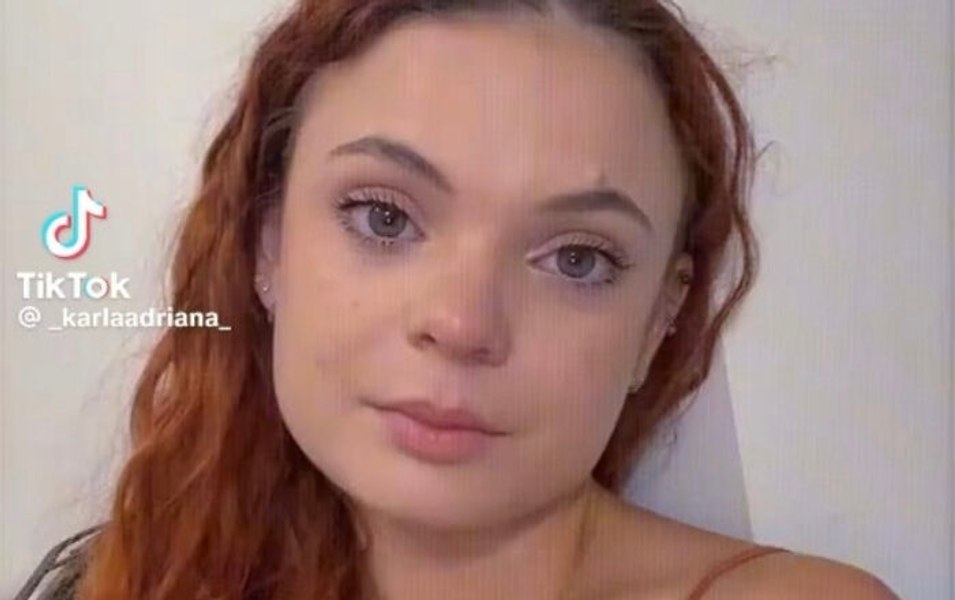 O tânără terorizată de tatăl său a reclamat pe TikTok că individul le amenință cu moartea pe ea și pe mama ei: „Ne e frică să ieșim din casă”