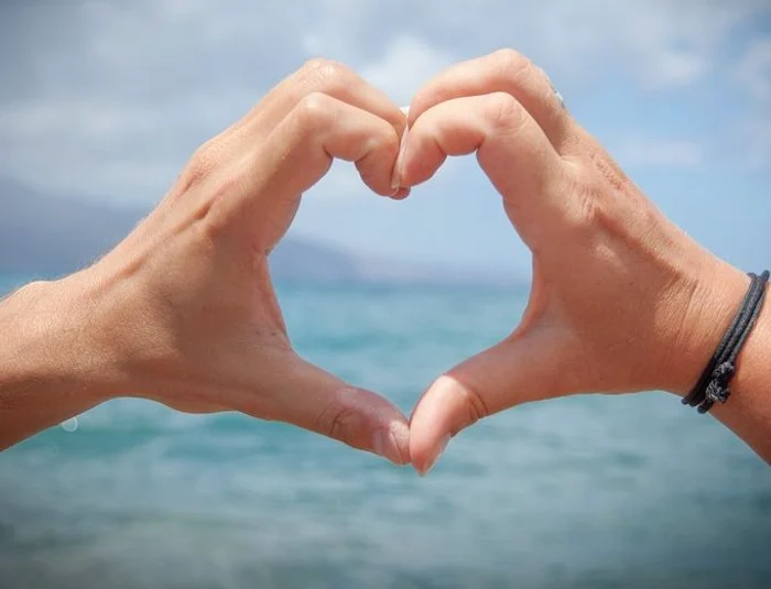 Horoscop zilnic 4 octombrie: Nativii din Rac se îndrăgostesc mai mult pe zi ce trecefoto: Pixabay