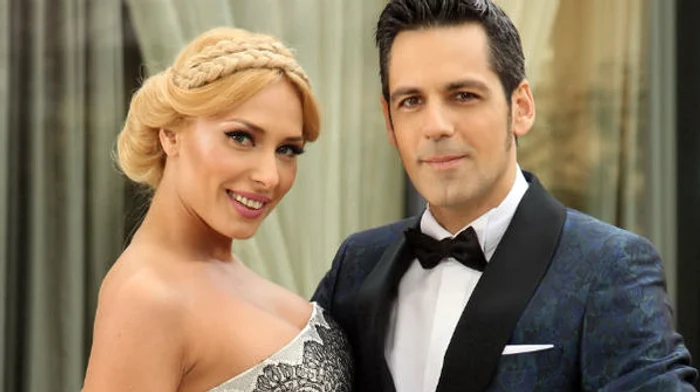 
    Iulia Vântur şi Ştefan Bănică Junior, amfitrionii show-ului  