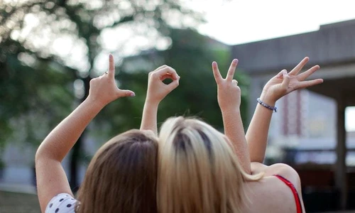 1 2 prietene jpg jpeg