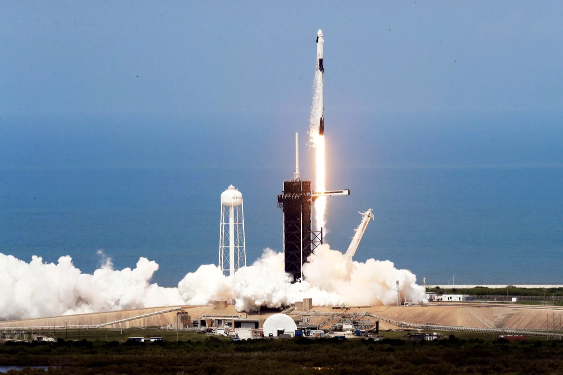 Racheta SpaceX Falcon 9 a decolat cu  succes sâmbătă de la centrul spaţial  Kennedy, Cape Canaveral, Florida