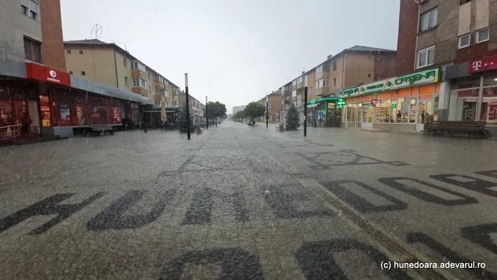 Furtună în Hunedoara. Foto: Daniel Guță. ADEVĂRUL