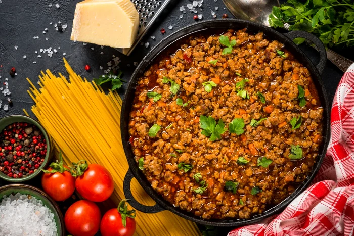 Rețeta de sos bolognese.